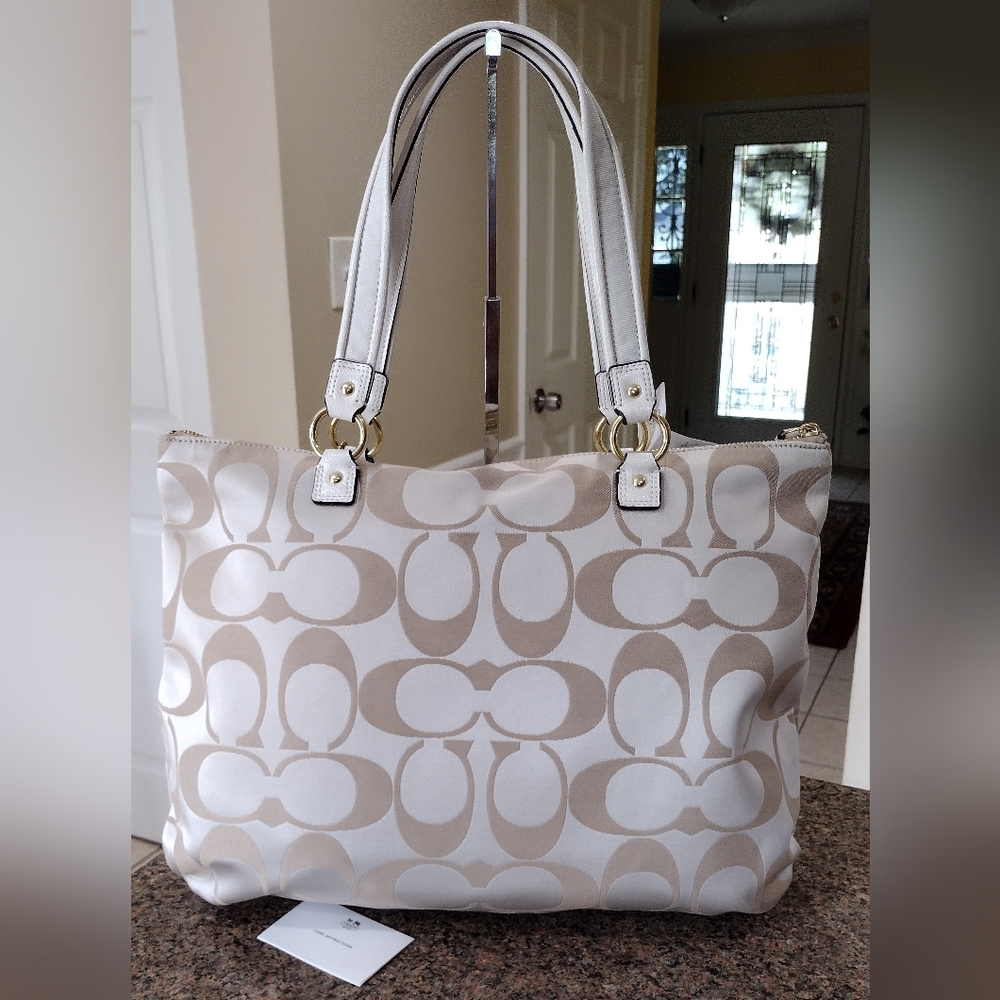 NWT Coach Poppy Daisy CC Cream khaki, White Patent Leather Trim Tote - Picture 12 of 16